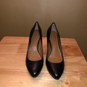 Banana Republic basic Blk work pump